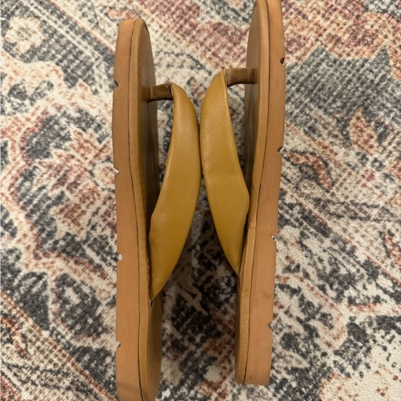 Vince Women’s Brown Leather Flip Flops, Size US 9 - Picture 4 of 4